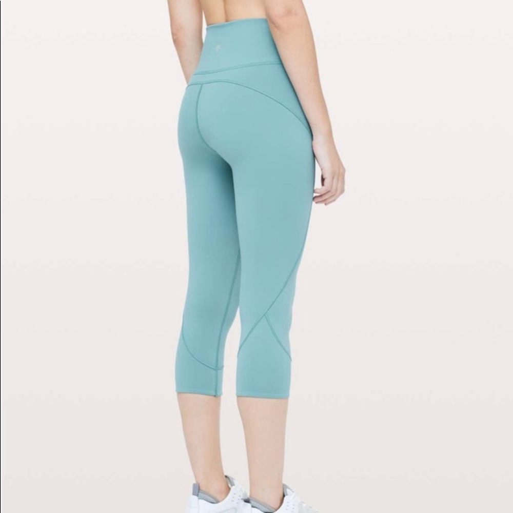 Lululemon In Movement Crop 19”